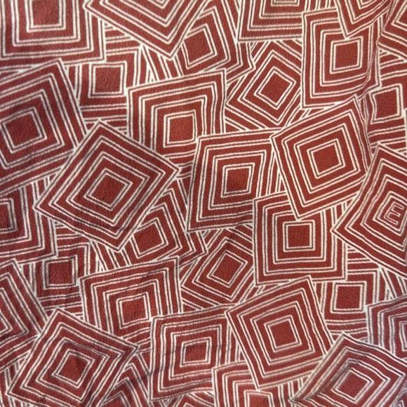 Equipment silk button up in medium - Picture 4 of 4